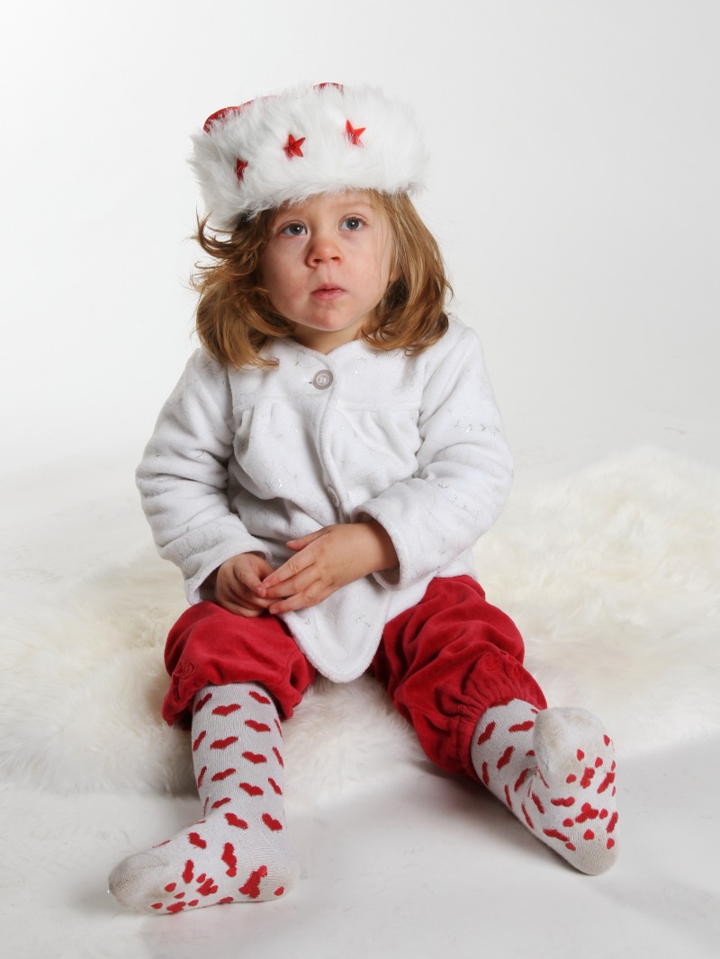 Wilma Lindh, 1,5 år, Ålidhem, önskar er alla en riktigt god jul.
